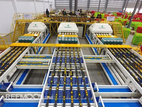 11月19日，以“產(chǎn)業(yè)興旺感黨恩，創(chuàng)新引領(lǐng)邁征程”為主題的2021贛南臍橙博覽會(huì)暨贛南臍橙產(chǎn)業(yè)發(fā)展五十周年紀(jì)念活動(dòng)在“贛南臍橙發(fā)祥地”——信豐縣安西鎮(zhèn)啟動(dòng)。綠萌作為本土科技智能企業(yè)，以科技創(chuàng)新為博覽會(huì)添彩。贛南臍橙是世界柑橘產(chǎn)業(yè)的一面旗幟，成功躋身“中國(guó)馳名商標(biāo)”。五十年來(lái)，贛南臍橙已成為贛州名副其實(shí)的農(nóng)業(yè)