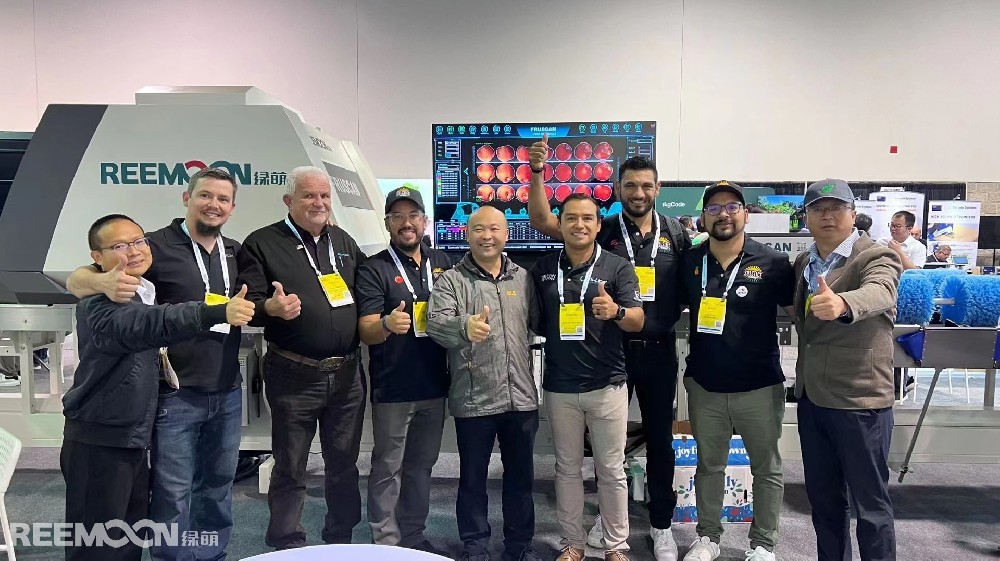 10月20日-21日備受全球果蔬領(lǐng)域矚目的盛會——2023美國果蔬展在洛杉磯安納海姆會展中心盛大舉辦。作為北美洲規(guī)模最大、最具影響力的展會之一，美國果蔬展不僅是一個重要的商貿(mào)合作交流平臺，更是企業(yè)展示品牌形象、技術(shù)水平、創(chuàng)新實力及交流行業(yè)趨勢的絕佳舞臺。本次參展，綠萌攜帶最新AI智能分選技術(shù)和蘋果智能分選設(shè)備亮相